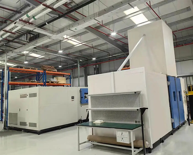 Quali sono i normali standard e regolamenti ambientali per le camere di prova della polvere?