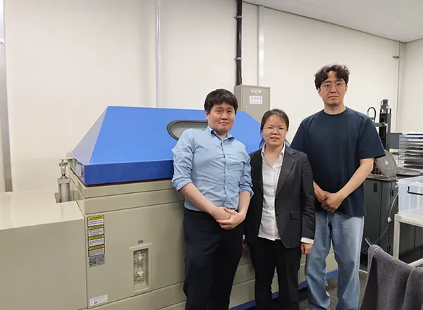 LIB supporta l'istruzione superiore in corea del sud con installazione della camera di prova a spruzzo di sale ciclico